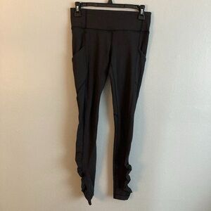 Lululemon Women's
Compression Leggings Black
Size 4 Pockets